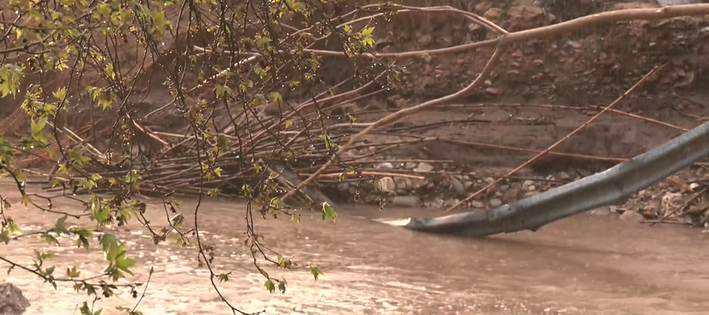 Πικέρμι: Προβλήματα, κλειστοί δρόμοι και υπερχείλιση του ρέματος Βάρδα από την κακοκαιρία «Erminio»