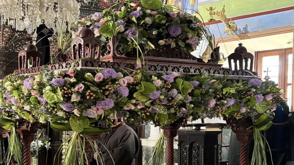 Πανδαισία χρωμάτων στους Επιταφίους της Ρόδου