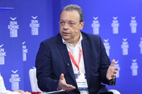 Καλαμάτα: Μεγάλη φωτιά σε επιχείρηση πλαστικών – Επικίνδυνοι καπνοί και διακοπή κυκλοφορίας