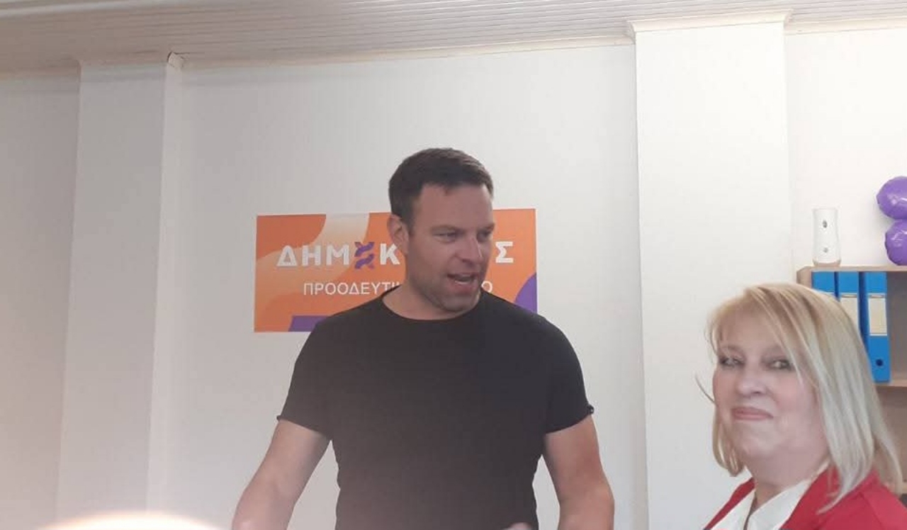 O Στέφανος Κασσελάκης εγκαινίασε τα γραφεία των Δημοκρατών στον Βόλο: “Ο κ .Τσίπρας ανήκει στο παρελθόν”
