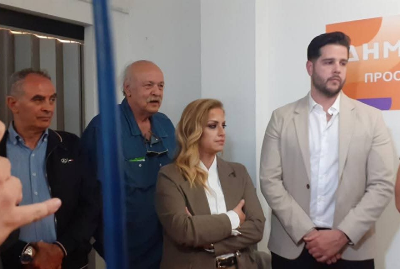 O Στέφανος Κασσελάκης εγκαινίασε τα γραφεία των Δημοκρατών στον Βόλο: “Ο κ .Τσίπρας ανήκει στο παρελθόν”