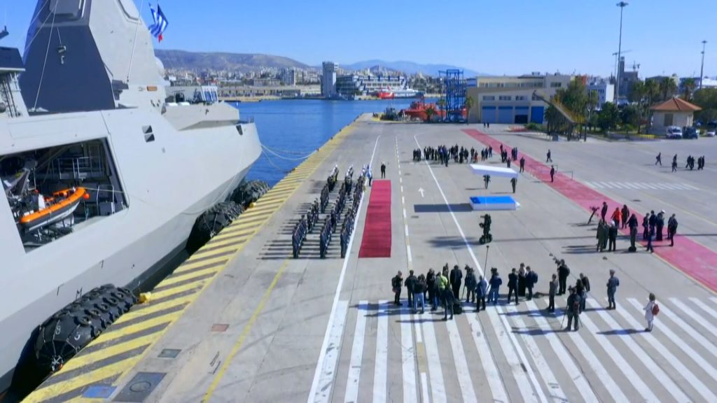 «Γέφυρα» Ελλάδας και Γαλλίας στον «Κίμωνα» – Η κοινή επίσκεψη Μητσοτάκη – Μακρόν στη φρεγάτα live