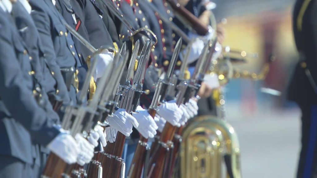 «Γέφυρα» Ελλάδας και Γαλλίας στον «Κίμωνα» – Η κοινή επίσκεψη Μητσοτάκη – Μακρόν στη φρεγάτα live