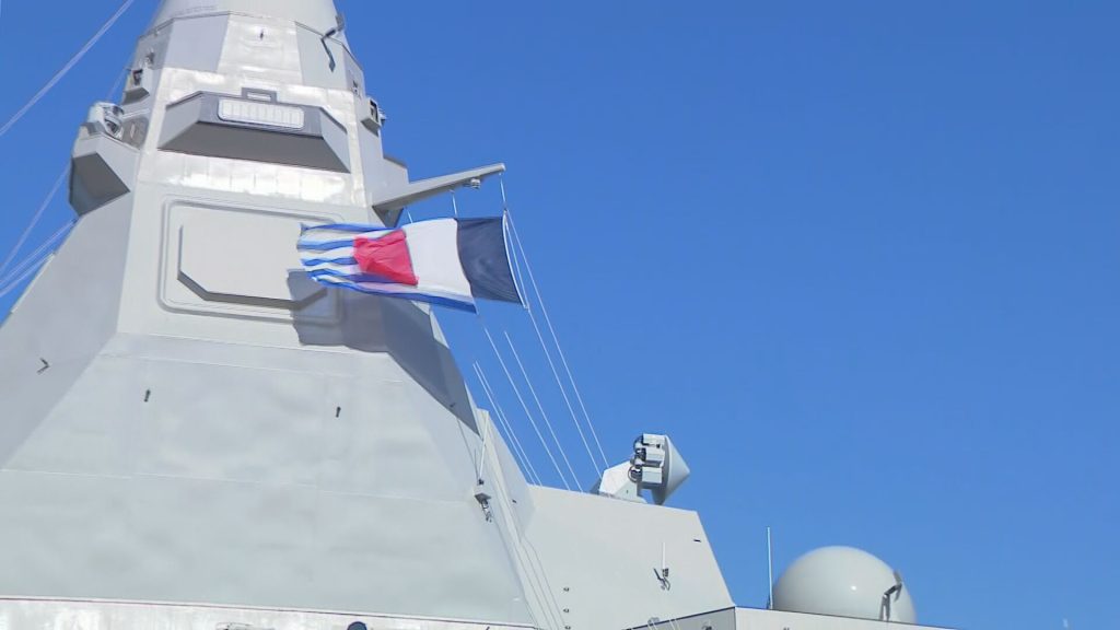 «Γέφυρα» Ελλάδας και Γαλλίας στον «Κίμωνα» – Η κοινή επίσκεψη Μητσοτάκη – Μακρόν στη φρεγάτα live