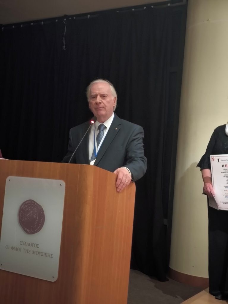 Ανώτατη τιμητική διάκριση για τον μαέστρο Μιχάλη Γαργαλιώνη