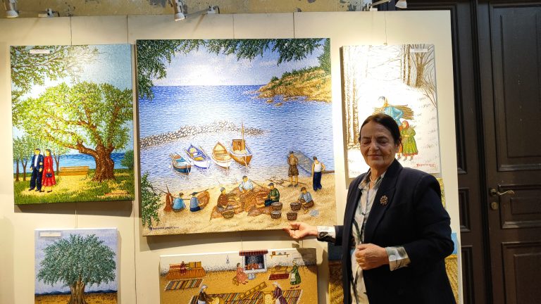 Έκθεση Γαρυφαλλιάς Μπάρη στην Παπαδριέλλειο με την παραδοσιακή ιστορία της Θράκης