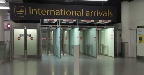 Άγιος Φως – Στα Ιεροσόλυμα η ελληνική αποστολή – Λοβέρδος: Αισιοδοξία ότι όλα θα εξελιχθούν ομαλά, τι ώρα αναμένεται στο Ελ. Βενιζέλος