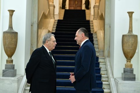 Live: Παρατείνει την εκεχειρία ο Τραμπ – Απορρίπτει τις συνομιλίες το Ιράν