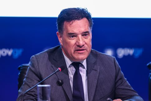 Βόλος: Αποκαρδιωτική εικόνα στο λιμάνι – «Λάθος ερωτήσεις, χωρίς απαντήσεις» προειδοποιεί ο Κορμάς