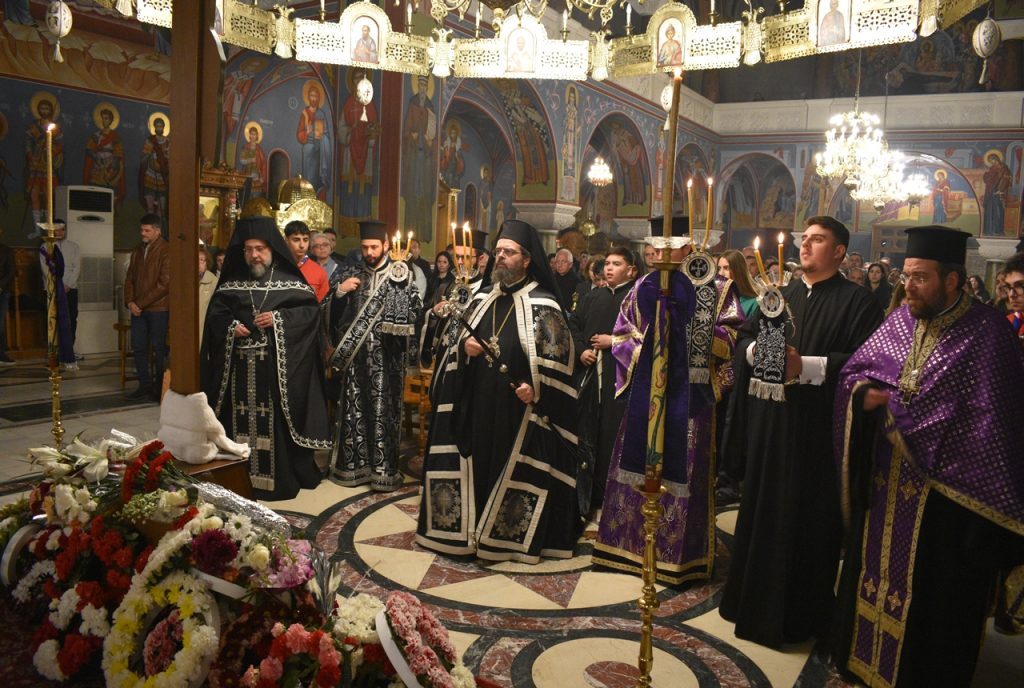 Κομοτηνή: Η κατανυκτική Ακολουθία των Αγίων Παθών υπό τον Μητροπολίτη Μαρωνείας κ.κ. Παντελεήμονα