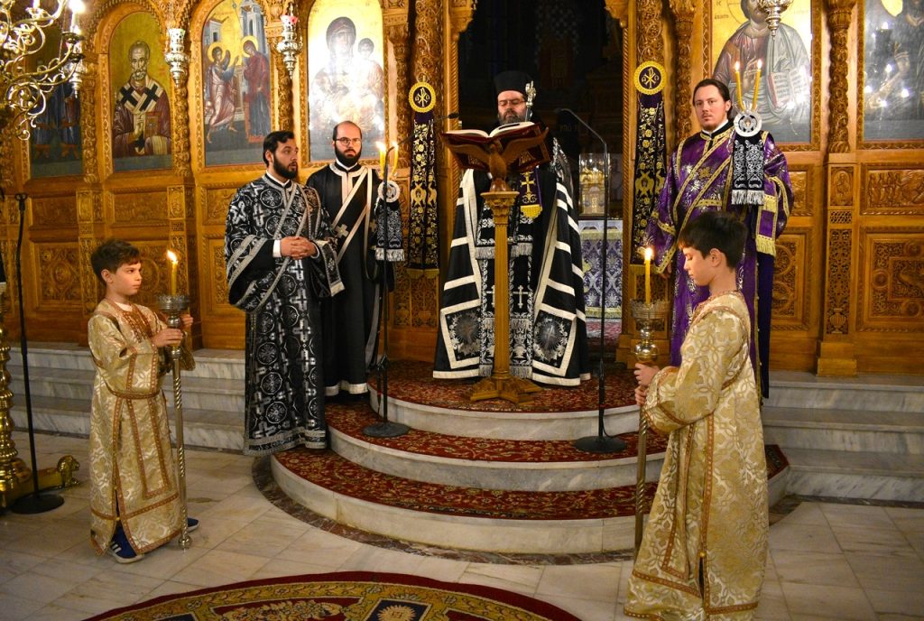 Κομοτηνή: Η κατανυκτική Ακολουθία των Αγίων Παθών υπό τον Μητροπολίτη Μαρωνείας κ.κ. Παντελεήμονα