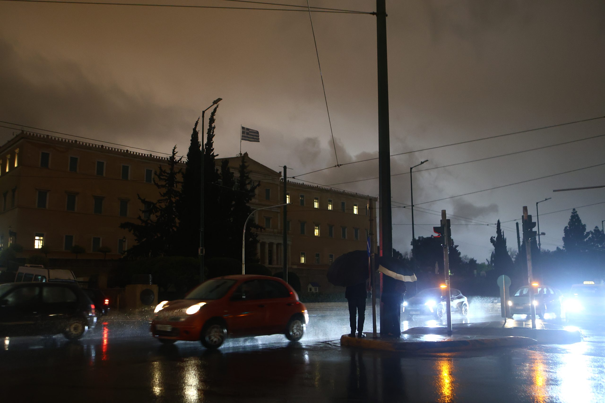 Κακοκαιρία «Erminio»: Ισχυρές βροχές, καταιγίδες, και θυελλώδεις άνεμοι σαρώνουν τη χώρα – Μηνύματα από το 112 σε πολλές περιοχές