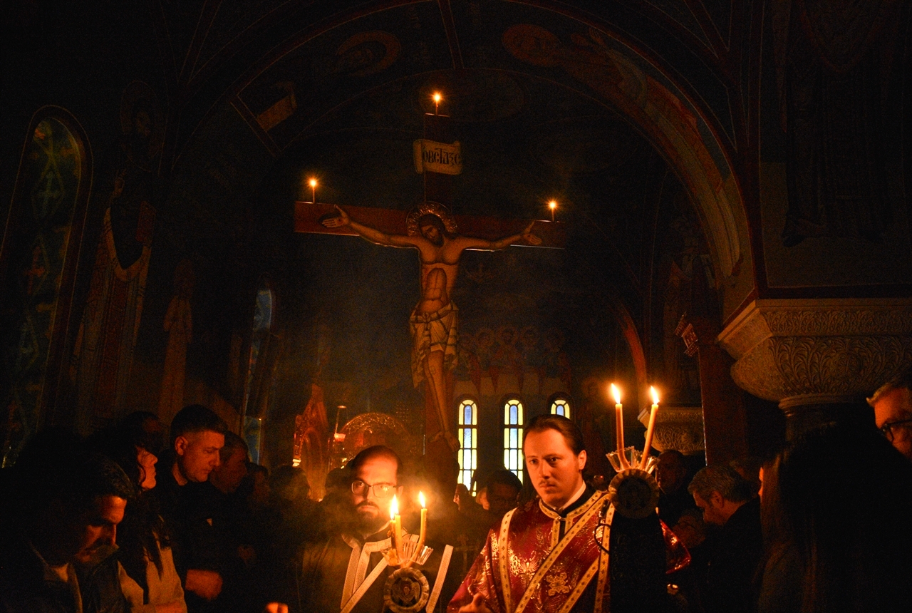 Κομοτηνή: Η κατανυκτική Ακολουθία των Αγίων Παθών υπό τον Μητροπολίτη Μαρωνείας κ.κ. Παντελεήμονα