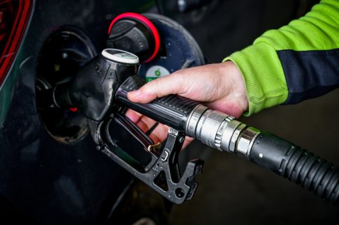 Kαιρός: Καταιγίδες και τοπικές βροχές από σήμερα εν αναμονή του Erminio – Για ποιες περιοχές έχει εκδοθεί κόκκινη προειδοποίηση