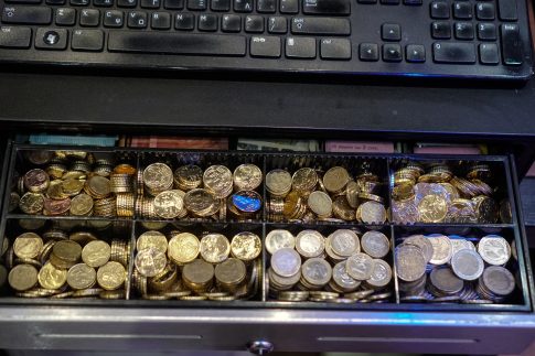 Live: Τον αποκλεισμό των Στενών του Ορμούζ και των λιμανιών του Ιράν ανακοίνωσαν οι ΗΠΑ – Aγωνία για τις τιμές του πετρελαίου