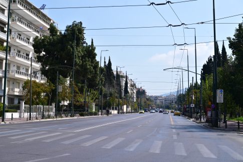«Βούλιαξε» η κεντρική πλατεία για το 12<sup>ο</sup> Καλαματιανό Καρναβάλι (βίντεο & φωτογραφίες)