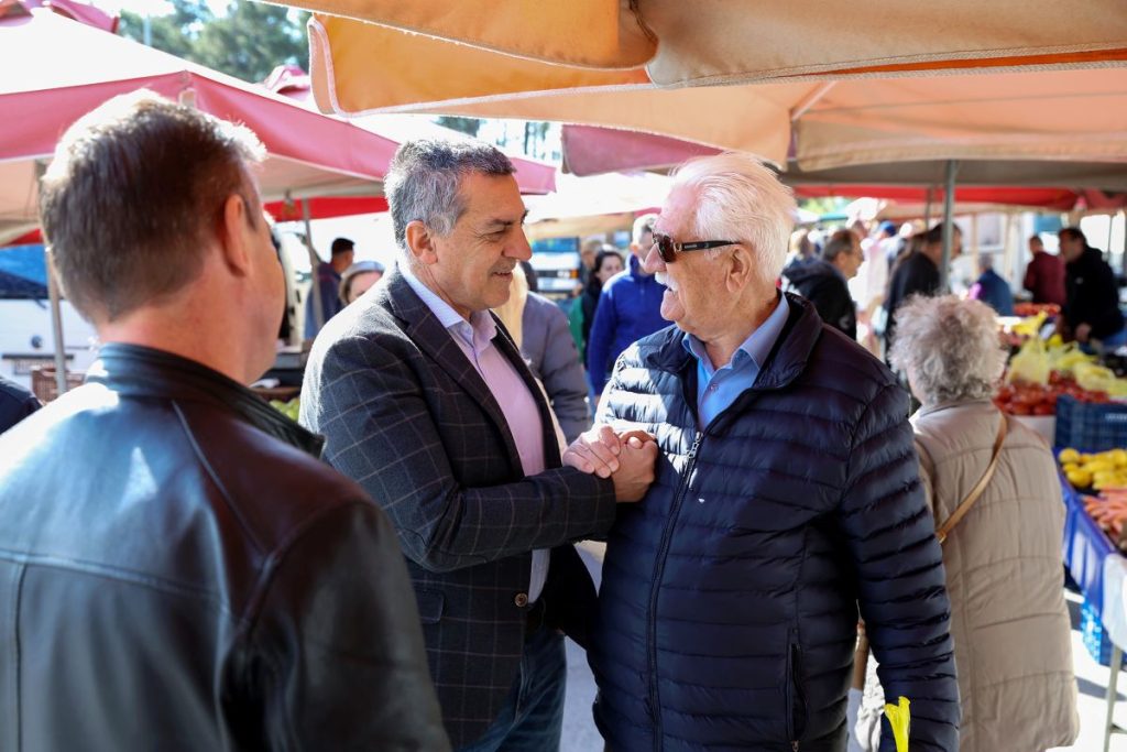 Αυτοψία Κουρέτα σε λαϊκή αγορά της Λάρισας