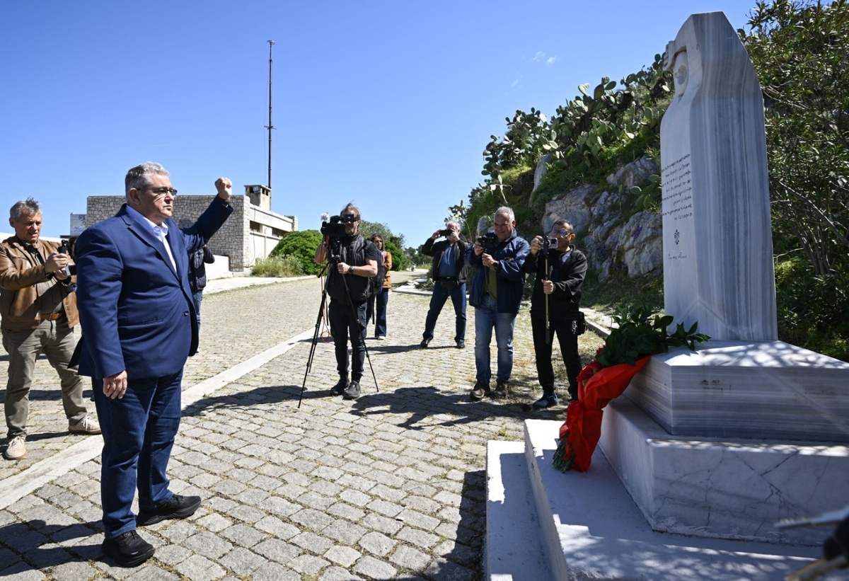 Στον βράχο της Ακροναυπλίας και στο μνημείο των Ακροναυπλιωτών ο Δ. Κουτσούμπας