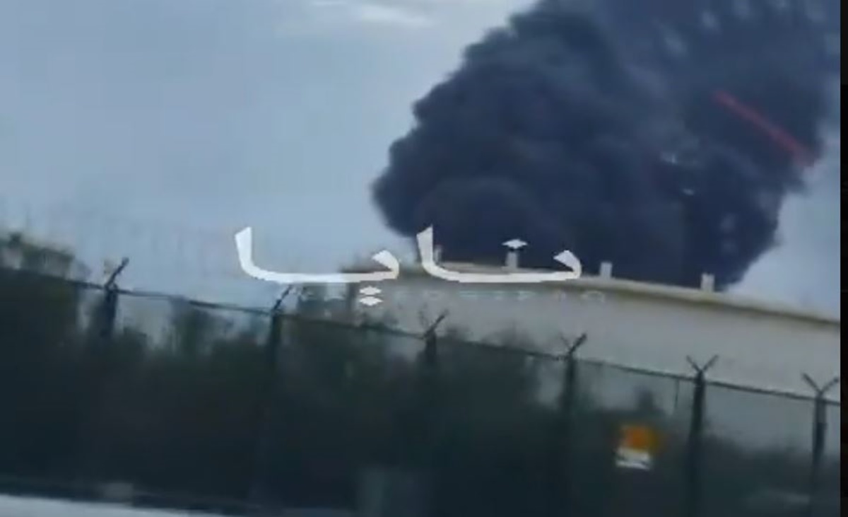 Στόχος των Ιρανών κρίσιμες υποδομές: Χτυπήθηκε δεξαμενή καυσίμων στο Μπαχρέιν – Black out σε εγκαταστάσεις ενέργειας στο Κουβέιτ