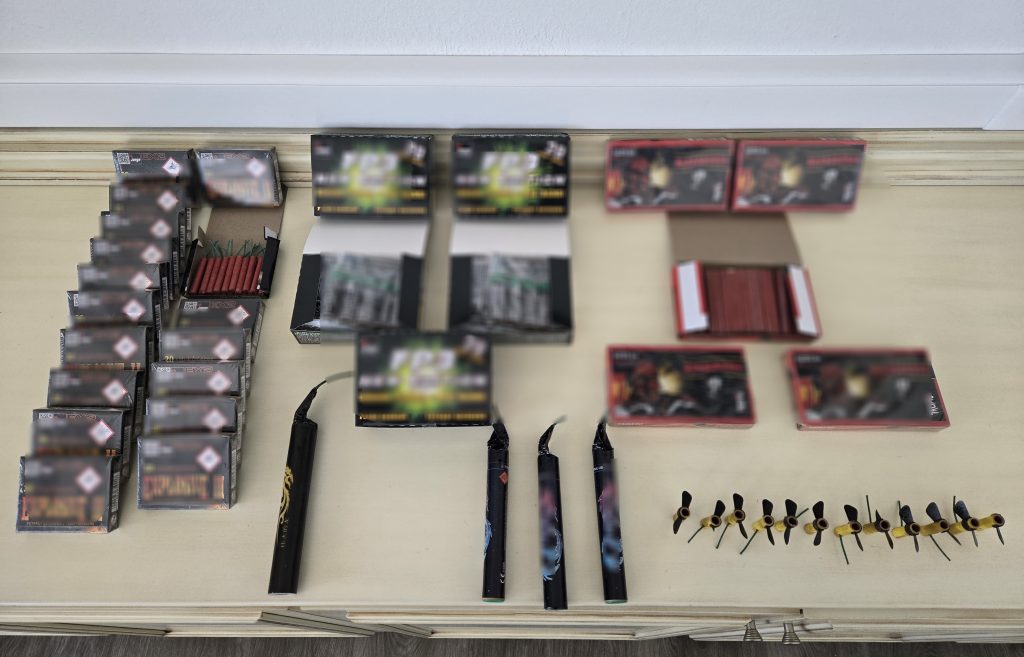 Χιλιάδες κροτίδες και δύο συλλήψεις σε Ηράκλειο και Λασίθι