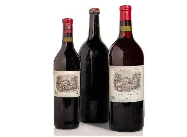 Σπάνια κρασιά που «δεν πίνονταν» και ήταν κρυμμένα στο κελάρι ενός «στοιχειωμένου» κάστρου για έναν αιώνα σπάνε ρεκόρ σε δημοπρασία