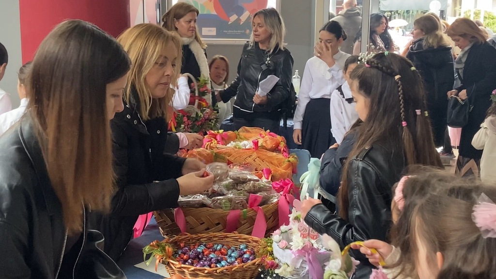 Αναβίωσαν οι «Λαζαρίνες» στα Τρίκαλα