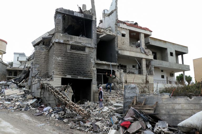 Live: Στον αέρα ο δεύτερος γύρος συνομιλιών ΗΠΑ με Ιράν – Με αποχή απειλεί η Τεχεράνη – Το EΡΤnews για πρώτη φορά στην ισοπεδωμένη Ντάχια στον Λίβανο