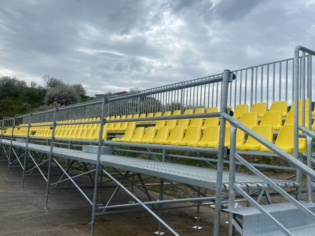 Νέα μεταλλική κερκίδα στο δημοτικό γήπεδο Φιλικών της Τρίπολης