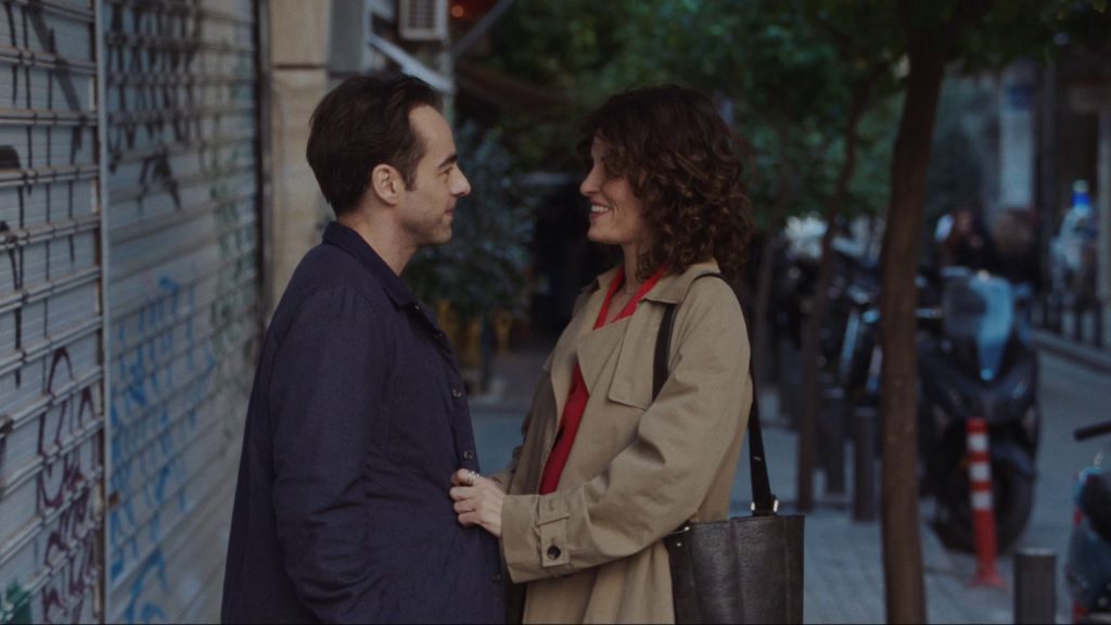 «Μη γελάτε, θα σας δει ο κόσμος»: Η νέα ταινία του Νικόλα Δημητρόπουλου κάνει πρεμιέρα στην Αθήνα