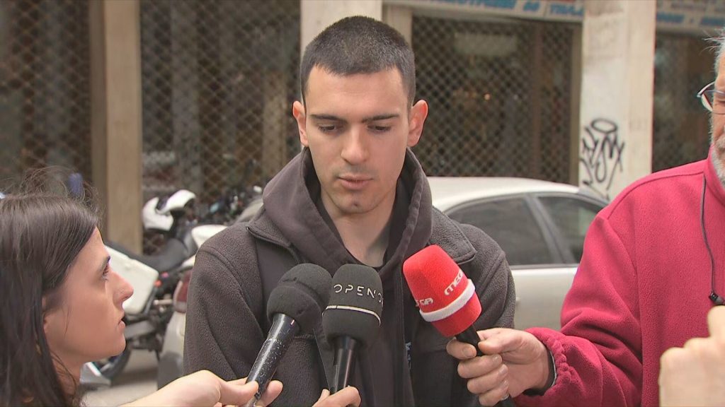 Νεκρή γυναίκα σε ακάλυπτο πολυκατοικίας στο κέντρο της Αθήνας – «Ξύπνησα από κραυγές», λέει στο ΕΡΤnews ο μάρτυρας που κάλεσε το ΕΚΑΒ