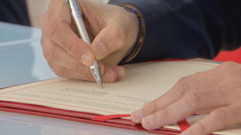 Τι προβλέπουν οι εννέα συμφωνίες μεταξύ Ελλαδας και Γαλλίας που υπεγράφησαν στο Μέγαρο Μαξίμου