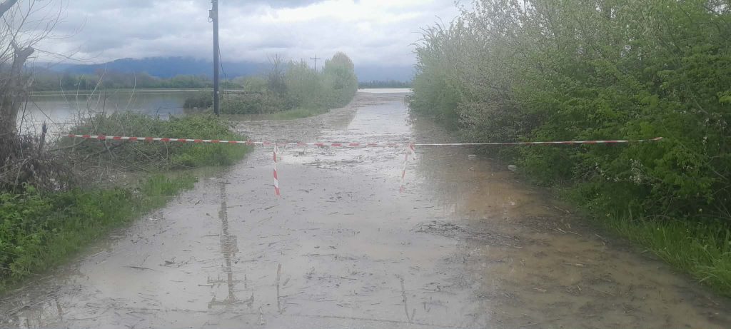 Προβλήματα από την κακοκαιρία στην Καρδίτσα – Κλειστοί δρόμοι και κατολισθήσεις