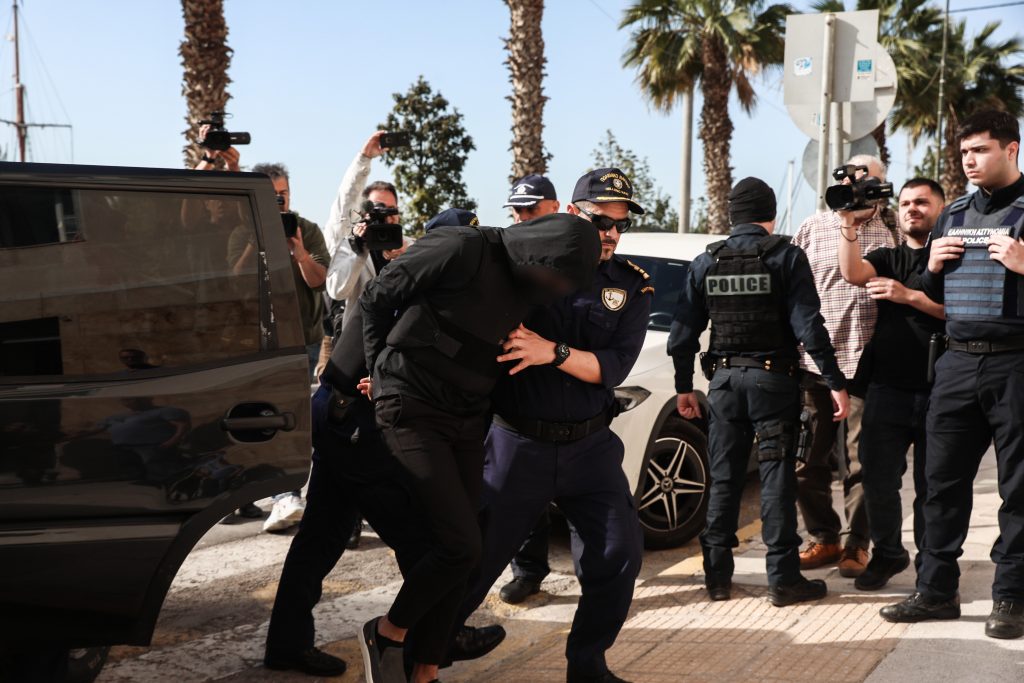 Απολογείται στο Ναυτοδικείο ο καθ’ ομολογίαν δολοφόνος του 27χρονου – Ισχυρίζεται ότι δεν είχε πρόθεση να σκοτώσει
