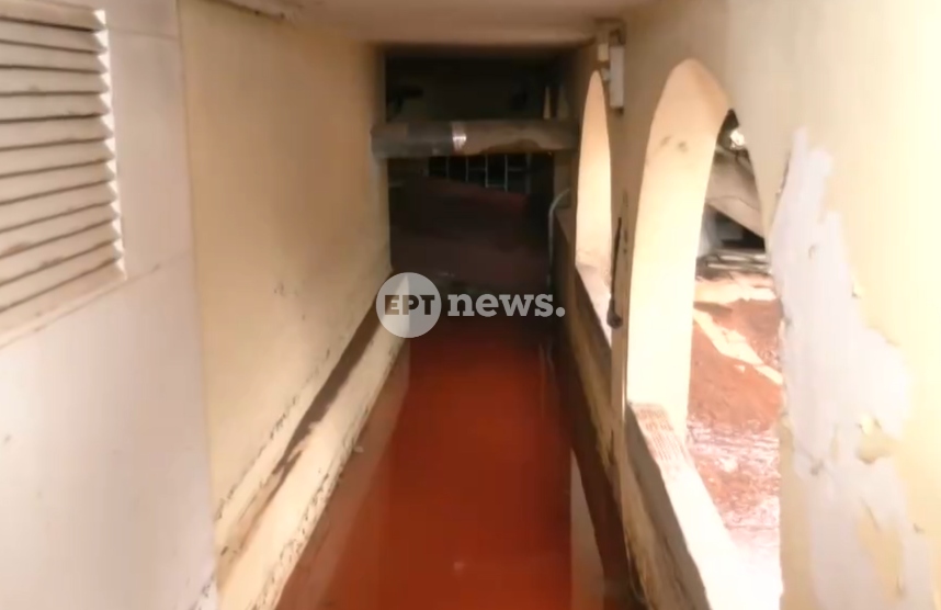 Αυτόπτης μάρτυρας στο ΕΡΤnews για τραγωδία στη Νέα Μάκρη: «Τον βγάλαμε κάτω από το αμάξι – Θα κλάψουμε και άλλους» – Εικόνες καταστροφής από το σημείο