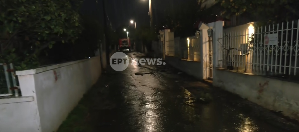 Αυτόπτης μάρτυρας στο ΕΡΤnews για τραγωδία στη Νέα Μάκρη: «Τον βγάλαμε κάτω από το αμάξι – Θα κλάψουμε και άλλους» – Εικόνες καταστροφής από το σημείο