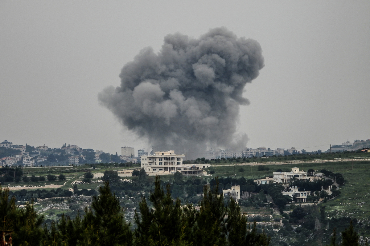 Εκατέρωθεν επιθέσεις ισραηλινού στρατού και Χεζμπολάχ – Τι μεταδίδει ο απεσταλμένος του ΕΡΤnews στο Τελ Αβίβ Γιώργος Σιδέρης