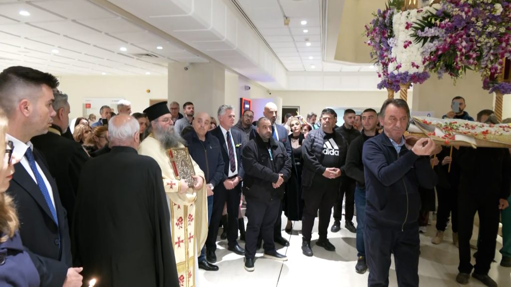 Ρίγη συγκίνησης στο Ωνάσειο: Η πρώτη περιφορά του Επιταφίου στους ασθενείς