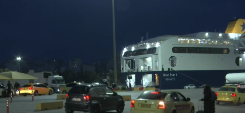 Απόπειρα ληστείας με μαχαιριές στα Εξάρχεια: Εκτός κινδύνου ο 50χρονος – Αναζητούνται δύο δράστες