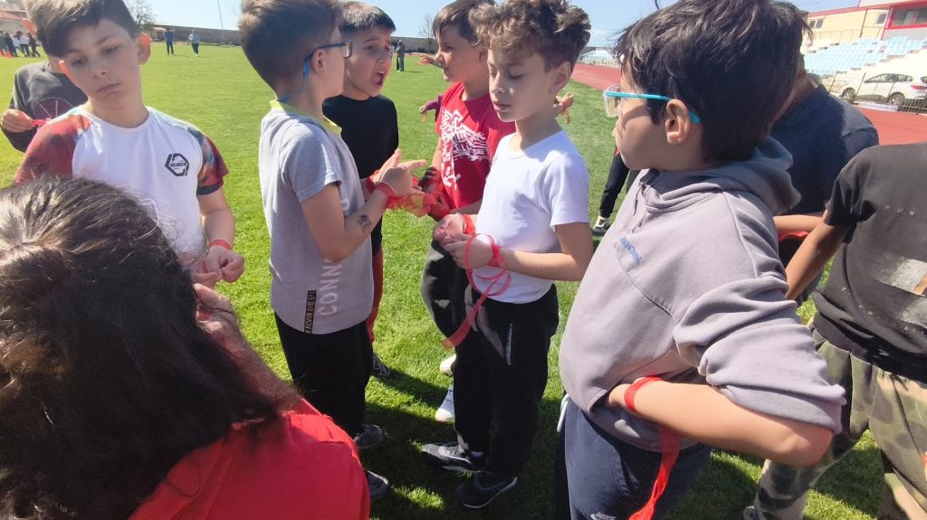 Αλεξανδρούπολη: «Αλυσίδα φιλίας» και μηνύματα συμπερίληψης από παιδιά δημοτικών σχολείων και του Συλλόγου Ατόμων με Αυτισμό