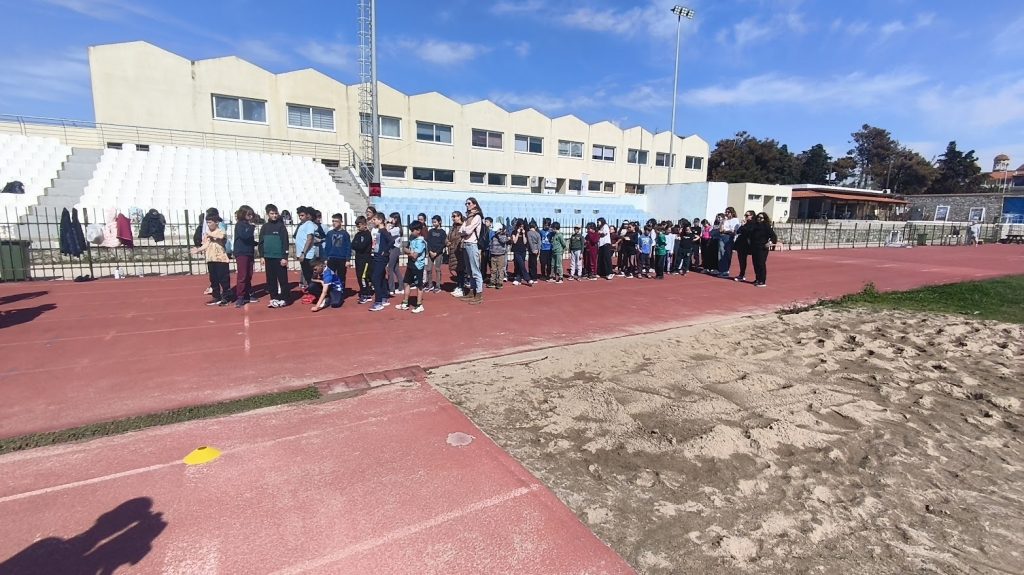 Αλεξανδρούπολη: «Αλυσίδα φιλίας» και μηνύματα συμπερίληψης από παιδιά δημοτικών σχολείων και του Συλλόγου Ατόμων με Αυτισμό