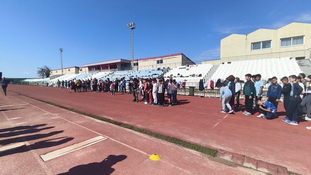 Αλεξανδρούπολη: «Αλυσίδα φιλίας» και μηνύματα συμπερίληψης από παιδιά δημοτικών σχολείων και του Συλλόγου Ατόμων με Αυτισμό