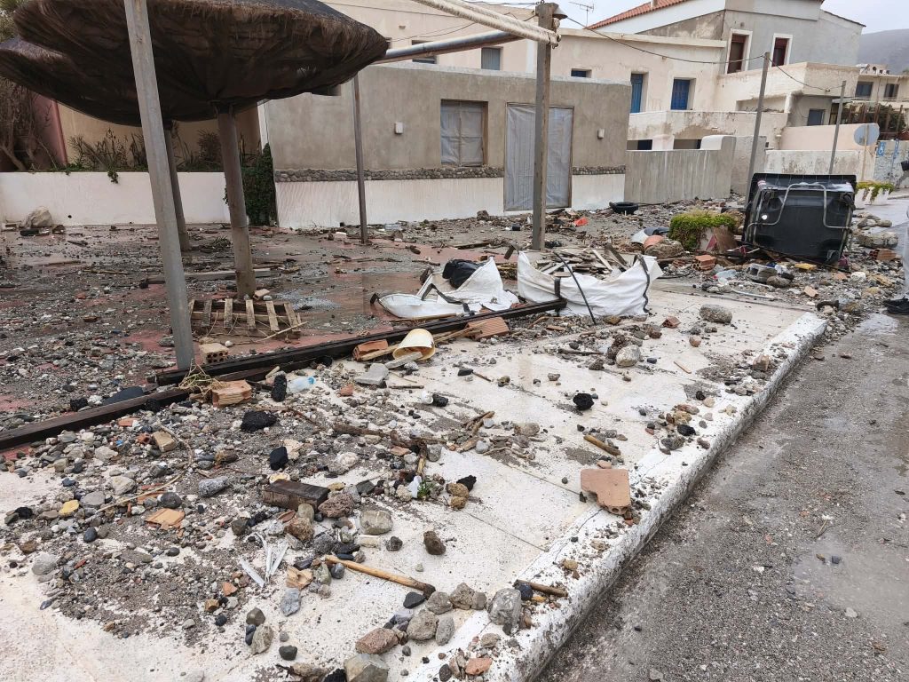 Κακοκαιρία Erminio: Μεγάλες ζημιές σε καταστήματα και υποδομές στην Παλαιόχωρα Χανιών