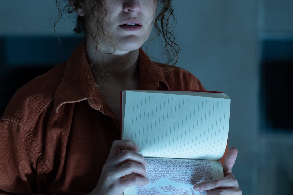 «Πάντοτε ζήλευα τα αποδημητικά πουλιά» – Ένας μονόλογος για την Παλαιστίνη επιστρέφει στην Θεσσαλονίκη