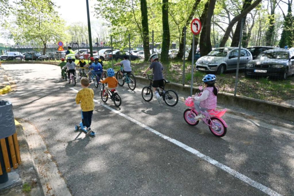 Δράση της Δημοτικής Αστυνομίας Κατερίνης με θέμα «Μικροί Ποδηλάτες – Μεγάλη Ασφάλεια!» στο Πάρκο Κυκλοφοριακής Αγωγής