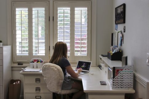 Λέσβος: Εντυπωσιακές εικόνες από άσκηση ετοιμότητας της πυροσβεστικής σε εγκαταλειμμένο εργοστάσιο