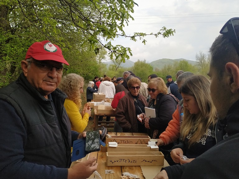 peliti-antallagi-sporon-1 Είκοσι έξι χρόνια Πελίτι – Είκοσι έξι χρόνια γιορτάζουν οι σπόροι