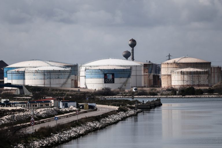 Άνοδος στις τιμές του πετρελαίου εν μέσω αδιεξόδου στις συνομιλίες ΗΠΑ – Ιράν