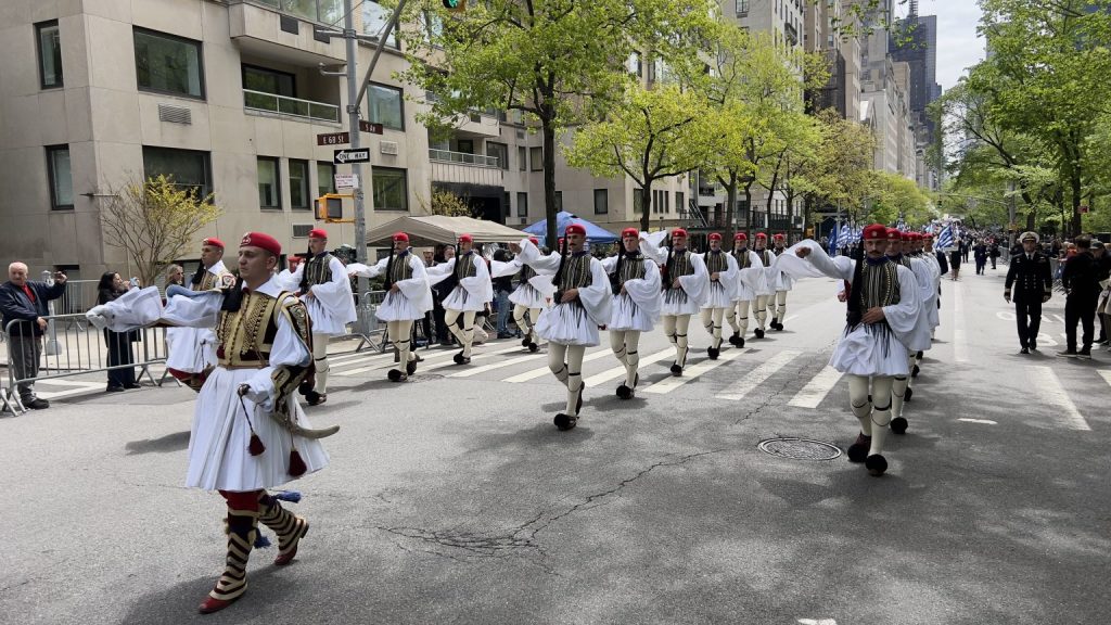 Σε κλίμα υπερηφάνειας η παρέλαση στην 5η Λεωφόρο της Ν.Υ. – Ο Ελληνισμός τίμησε την Ελληνική Επανάσταση του 1821