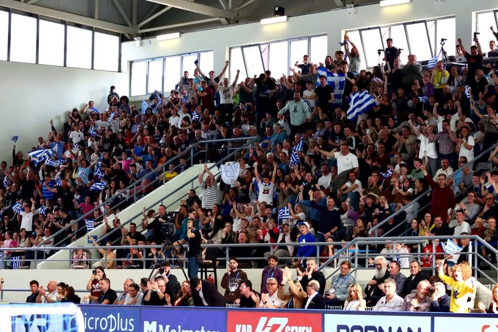 Αλεξανδρούπολη: Αποθεώθηκε η εθνική πόλο των ανδρών – Φίλαθλοι κατακλύζουν καθημερινά το «Δ. Μιχαλεντζάκης»