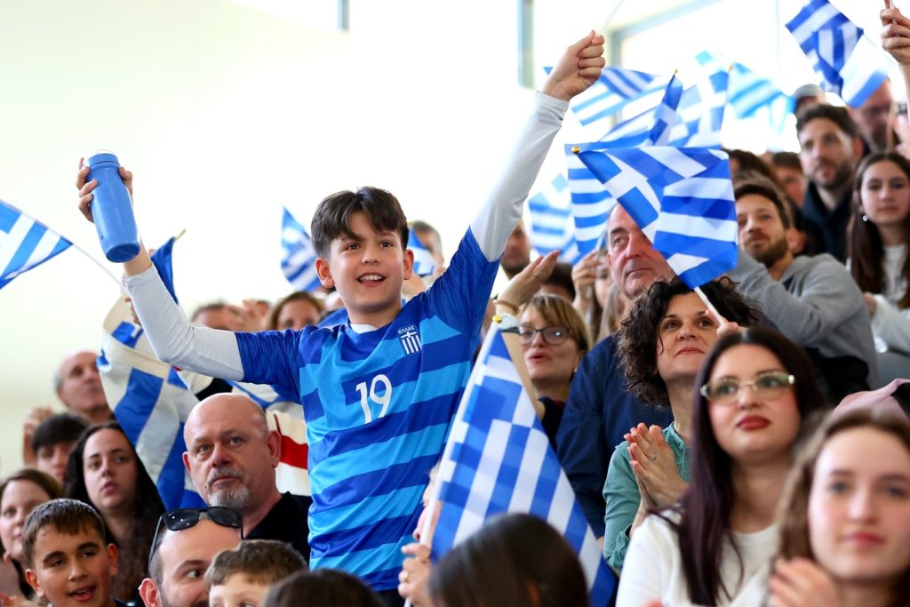 Αλεξανδρούπολη: Αποθεώθηκε η εθνική πόλο των ανδρών – Φίλαθλοι κατακλύζουν καθημερινά το «Δ. Μιχαλεντζάκης»